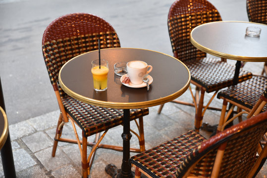 Tables et chaises de bar