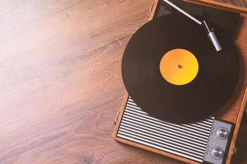 amazing older Gramophone with a vinyl record