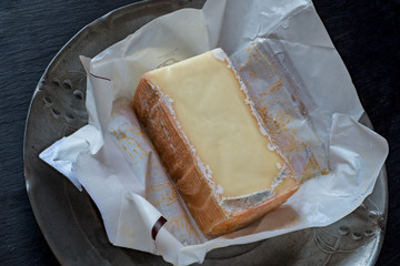 Taleggio, ein  lombardischer Weichkäse mit geschützter Herkunftsbezeichnung