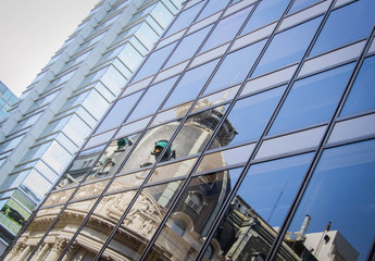 Reflejos en la calle Reconquista de Buenos Aires