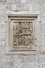 stemma nobiliare; bassorilievo murato sulla facciata della Cattedrale di Bitetto