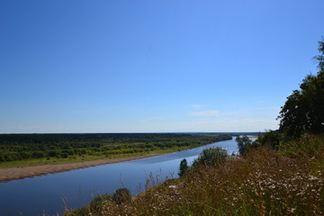 Fototapeta na wymiar река Колва течет на юг