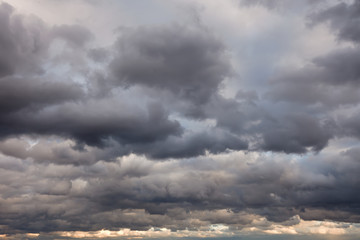 Obraz premium Natural background: dark stormy sky
