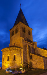 Baugy (Saône et Loire, Bourgogne Franche Comté, France) - Vue hivernale nocturne de l'église...