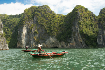 Barqueros Halong Bay