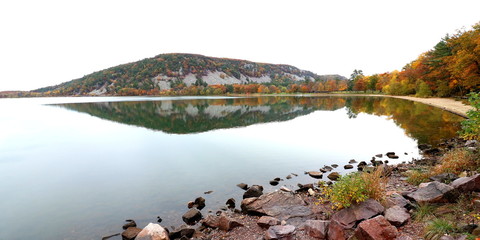 fall at the lakeside