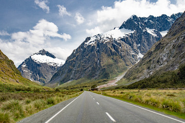 Naklejka premium Drive towards the mountains