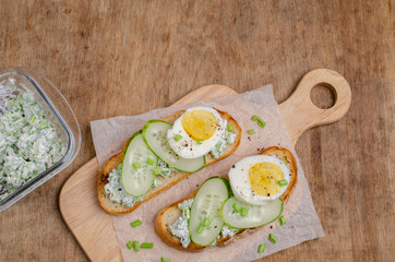 Open sandwich with vegetables