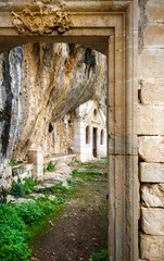 Naklejka premium Ruined building