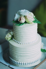 Obraz na płótnie Canvas White wedding cake with flowers and blueberries