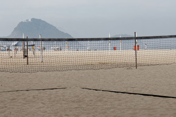 Rio de Janeiro, plaża Copacabana przed mistrzostwami świata w piłce nożnej 2014. - obrazy, fototapety, plakaty