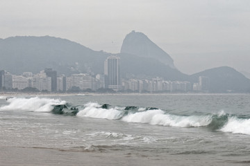 Rio de Janeiro, plaża Copacabana przed mistrzostwami świata w piłce nożnej 2014. - obrazy, fototapety, plakaty