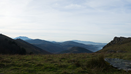 Fototapeta na wymiar montagnes basques