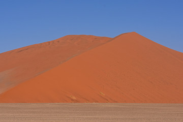 Fototapeta na wymiar Sanddünen im Namib-Naukluft Nationalpark in Namibia