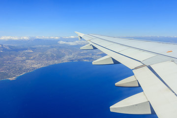 Obraz premium Wing of airplane from window