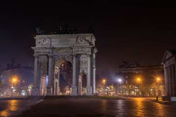 Fototapeta na wymiar Arco della pace milano