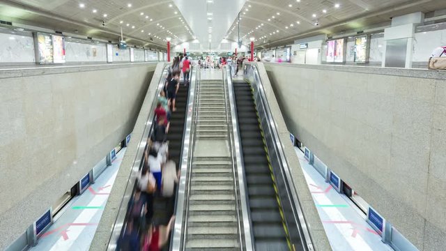 SINGAPORE - FEB 21, 2016 : 4K Timelapse Of Commuters On Escalator At MRT Station, Singapore.