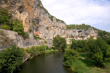 Fototapeta na wymiar France, Quercy, Lot, quaint village houses built on the cliff above the River Cele at Cabrerets