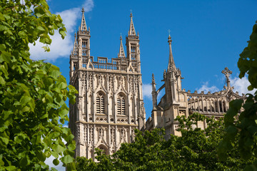 Obraz premium The tower of Gloucester cathedral in spring sunshine, Gloucestershire, UK