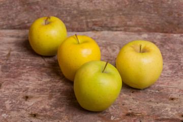 yellow apples