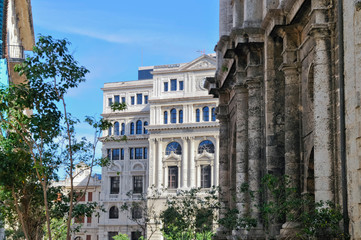 Fototapeta na wymiar Lonja del Comercio, Basílica San Francisco de Asís, La Habana, Havanna, Kuba