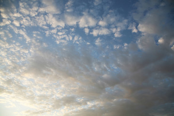 Obraz premium The types of clouds in the sky depend on the wind speed. Beautiful backgrounds of heaven hid in fluffy clouds. Images of the best clouds in the airy expanse of the sky. Beautiful sunset. The sun's ray