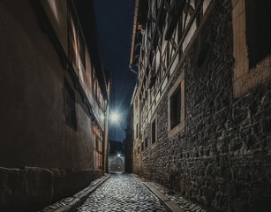 Altstadtgasse bei Nacht