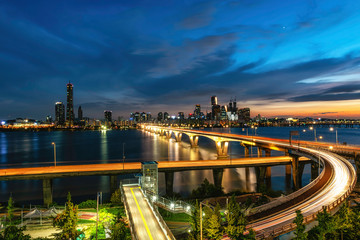 Naklejka premium Scenic 63 in Seoul and the city skyline in Seoul, South Korea
