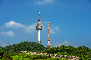 Obraz premium The most beautiful scenery of the Seoul Tower at night in Korea.