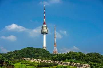 Fototapeta premium The most beautiful scenery of the Seoul Tower at night in Korea.