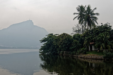Fototapeta na wymiar Rio de Janeiro, góra Corcovado, przed nią laguna