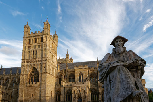 Exeter - Richard Hooker Statue & Kathedrale St. Peter