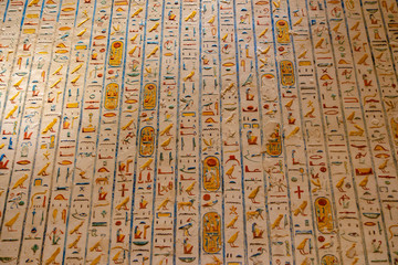 Hieroglyphen beleuchtet