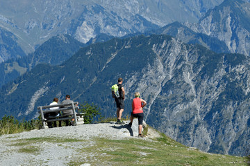 wanderer im kleinwalsertal