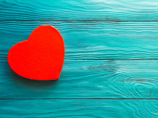 Fototapeta premium Red heart shape gift box on wooden background