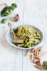 Wholegrain Pasta with broccoli and walnuts cream
