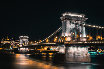 chain bridge in budapest