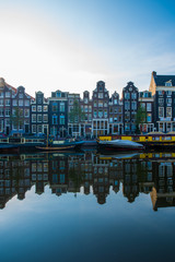 Obraz premium canal buildings in amsterdam