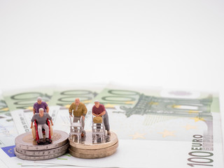 Senioren auf Geldscheinen 