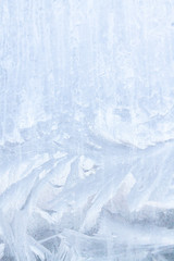 Obraz premium Frosty patterns on a frozen ice box in the early morning