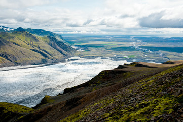 Fototapeta na wymiar Weiter Blick ins Skaftafell Nationalpark auf Island