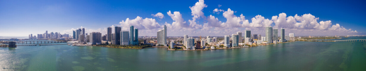 Obraz premium Aerial drone panorama Miami Florida śródmieście edgewater scenic sky