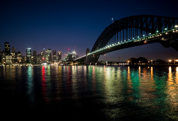 Fototapeta na wymiar sydney downtown and harbour bridge at sunrise