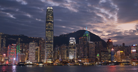 Naklejka premium Hong Kong city at night