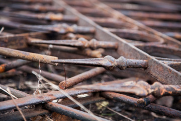 Urbanes rostiges altes Tor 