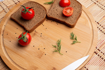 Sausage with black bread and tomate for lunch, Black bread with tomato on the wooden background, Tomates with black bread, 