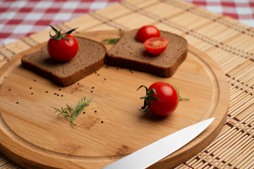 Sausage with black bread and tomate for lunch, Black bread with tomato on the wooden background, Tomates with black bread, 