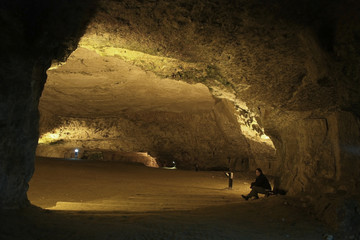 Tsidkiyagu Cave (Zedekiah)