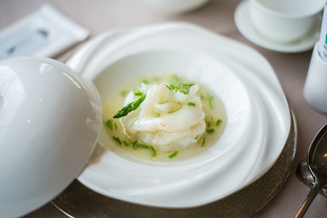 Steamed prawn with spring onion in clear savoury broth