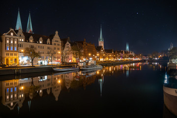 Fototapeta na wymiar Hansestadt Lübeck bei Nacht